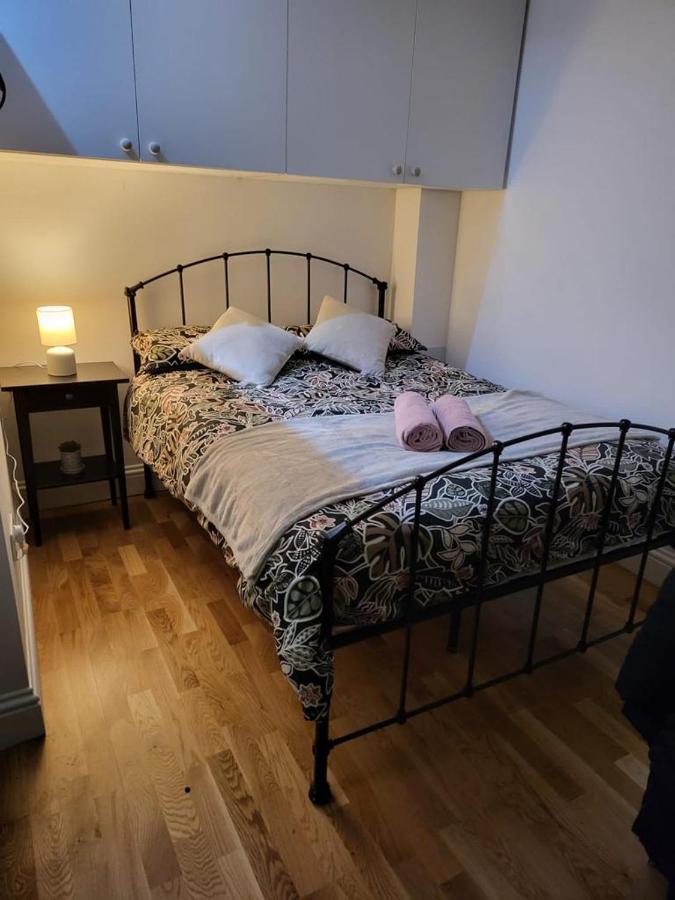 דירות לונדון Fancy Basement Flat A מראה חיצוני תמונה