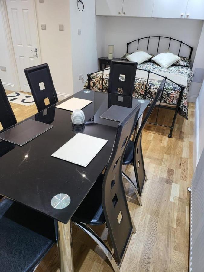 דירות לונדון Fancy Basement Flat A מראה חיצוני תמונה