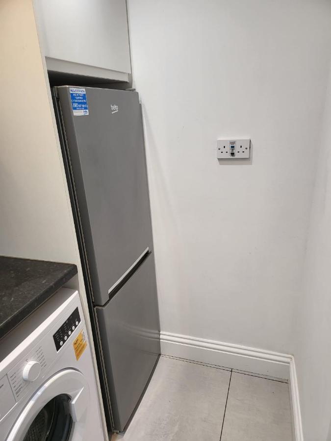 דירות לונדון Fancy Basement Flat A מראה חיצוני תמונה