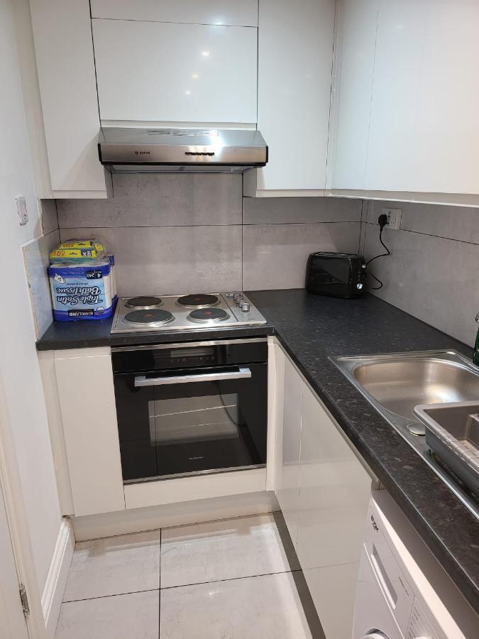 דירות לונדון Fancy Basement Flat A מראה חיצוני תמונה