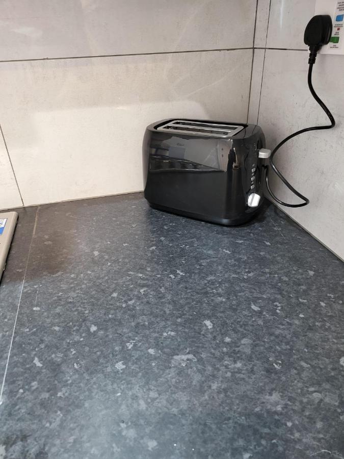 דירות לונדון Fancy Basement Flat A מראה חיצוני תמונה